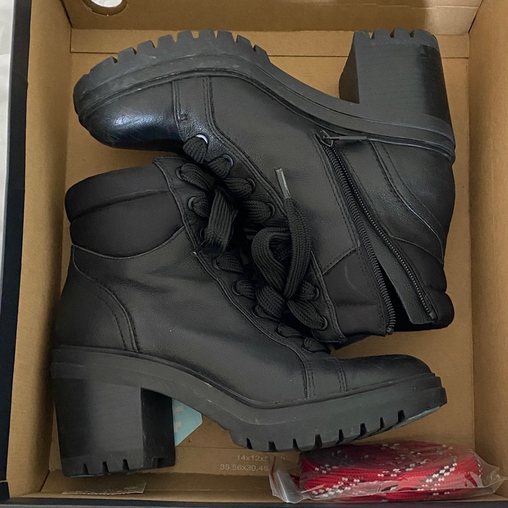 Kenneth Cole Ronnie Bootie